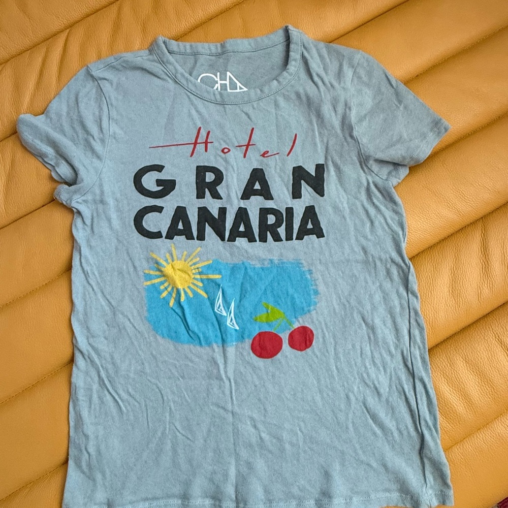 cha sor Gray Graphic Tee with Gran Canaria Print women sz medium